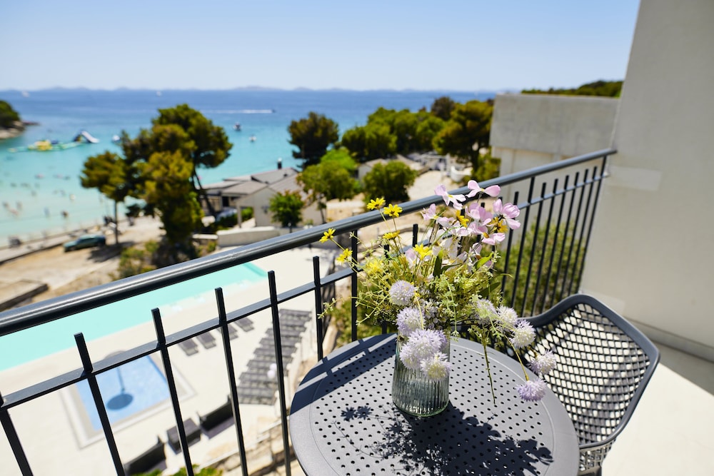 Double/Twin Room with Sea View and Balcony photo 3