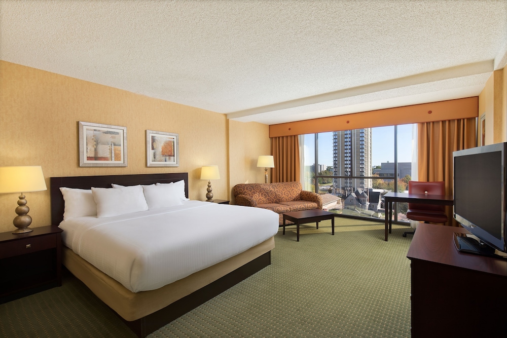 Room, 1 King Bed, Accessible photo 2