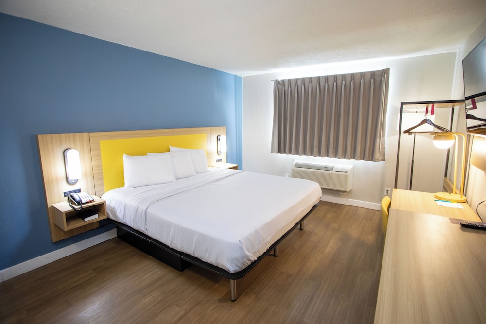 Standard Room, 1 Double Bed, Accessible, Non Smoking photo 2
