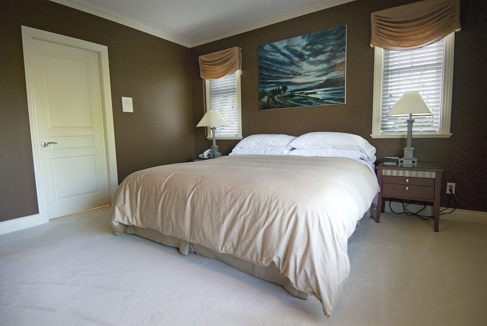 Executive Suite, 1 King Bed, Garden View photo 2