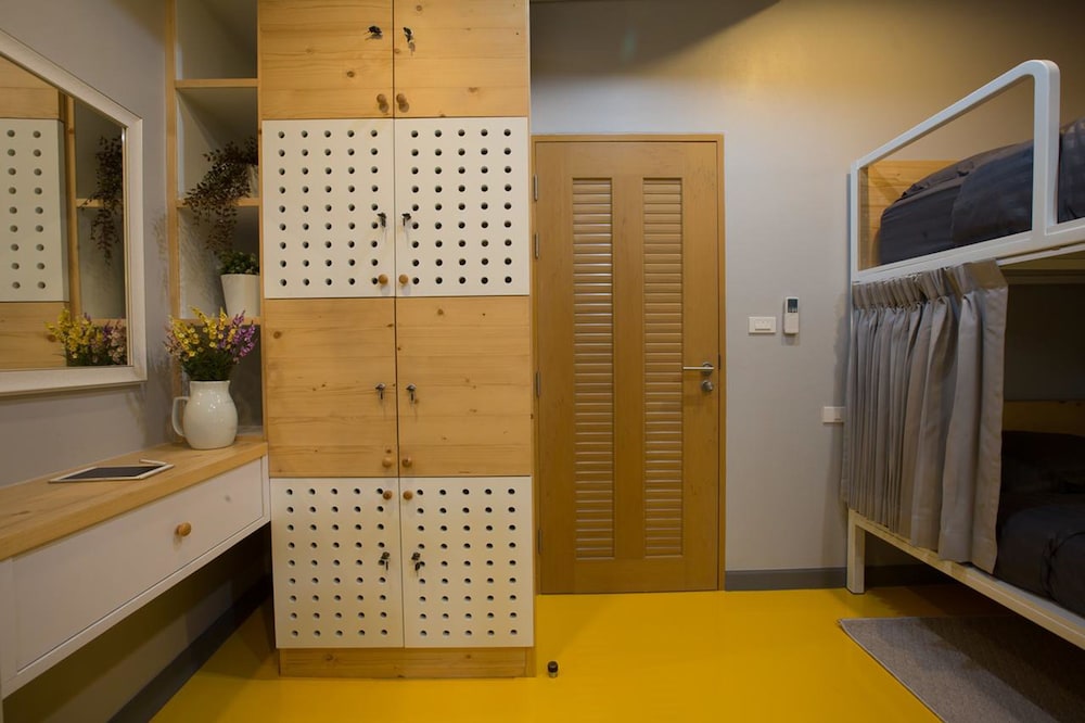 6-Bed Mixed Dormitory Room photo 3