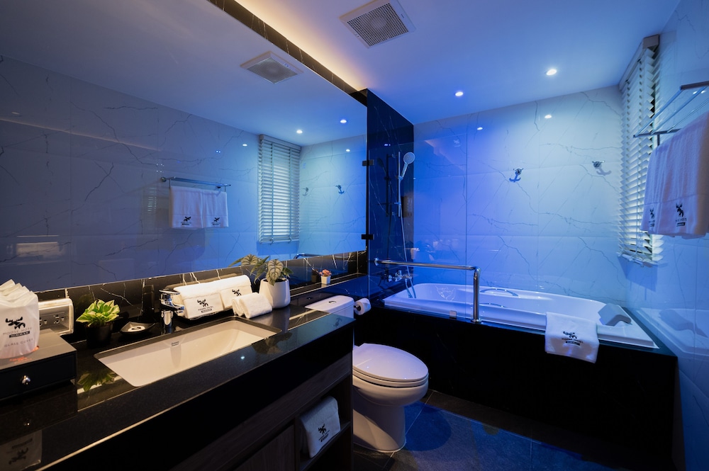 Luxury Family Suite - Photo 2
