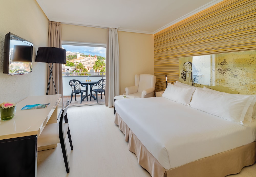 Twin Room, Balcony (1 Adult)