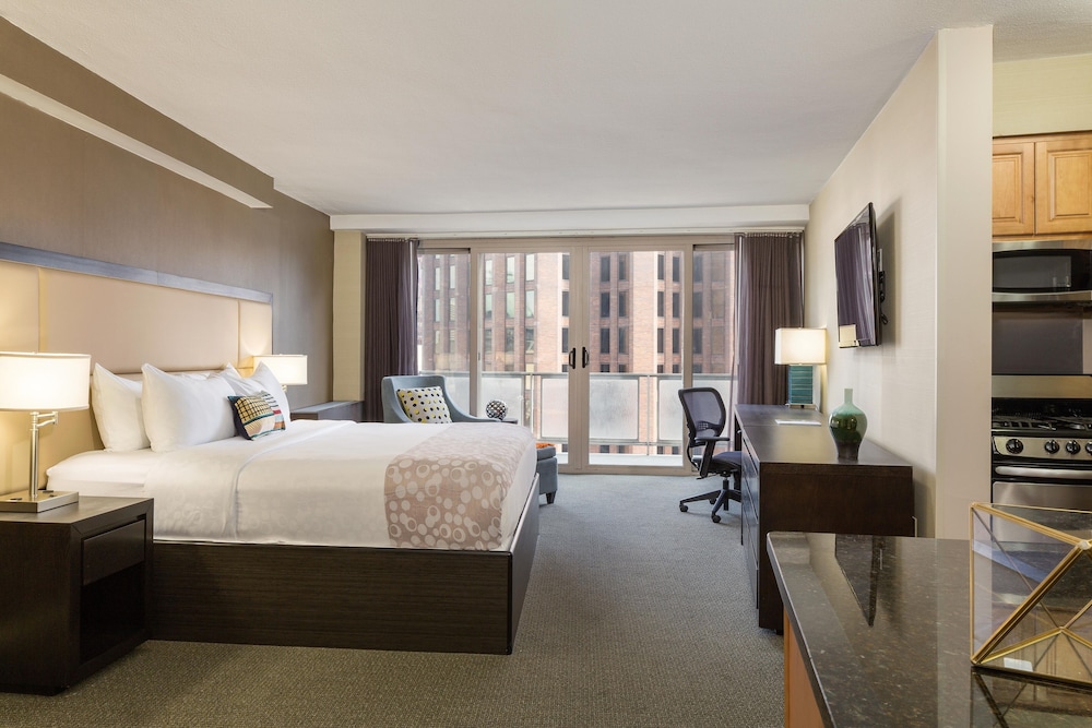 Studio Suite, 1 King Bed, Balcony - Photo 2