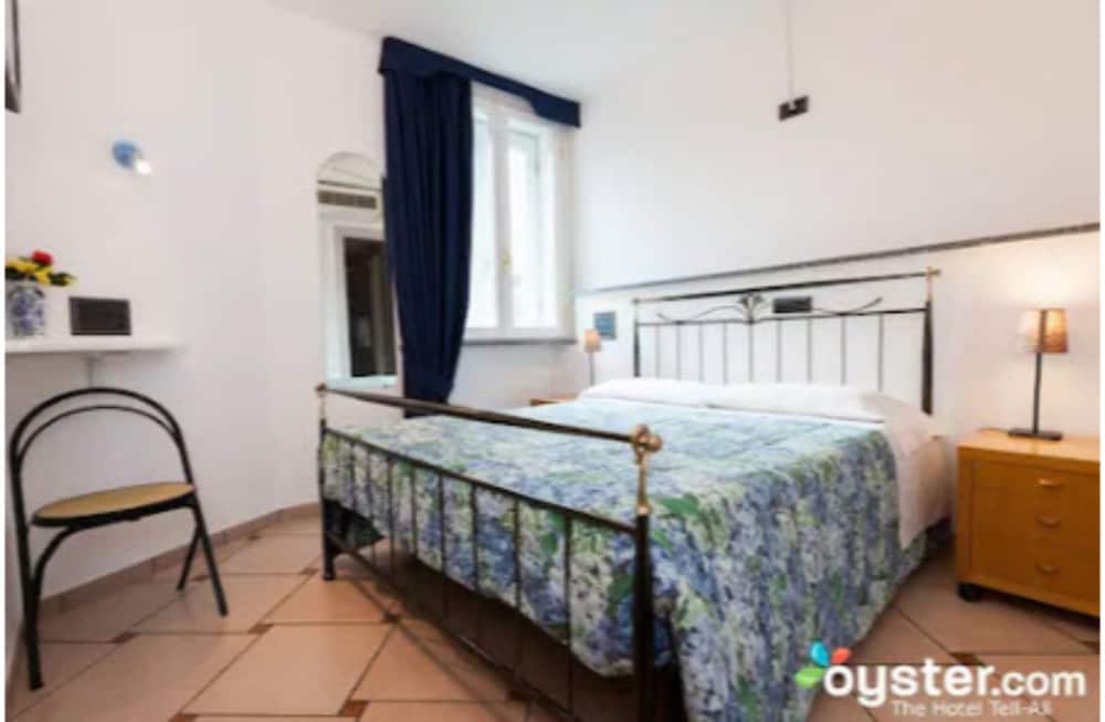 Single Room, Ensuite photo 2