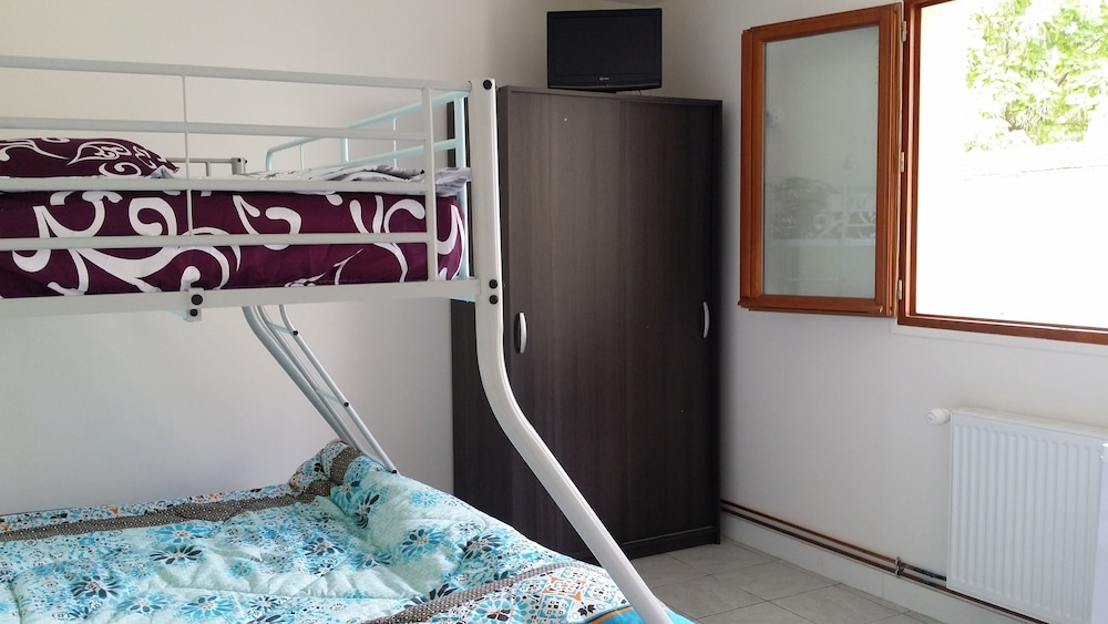 Basic Triple Room photo 3