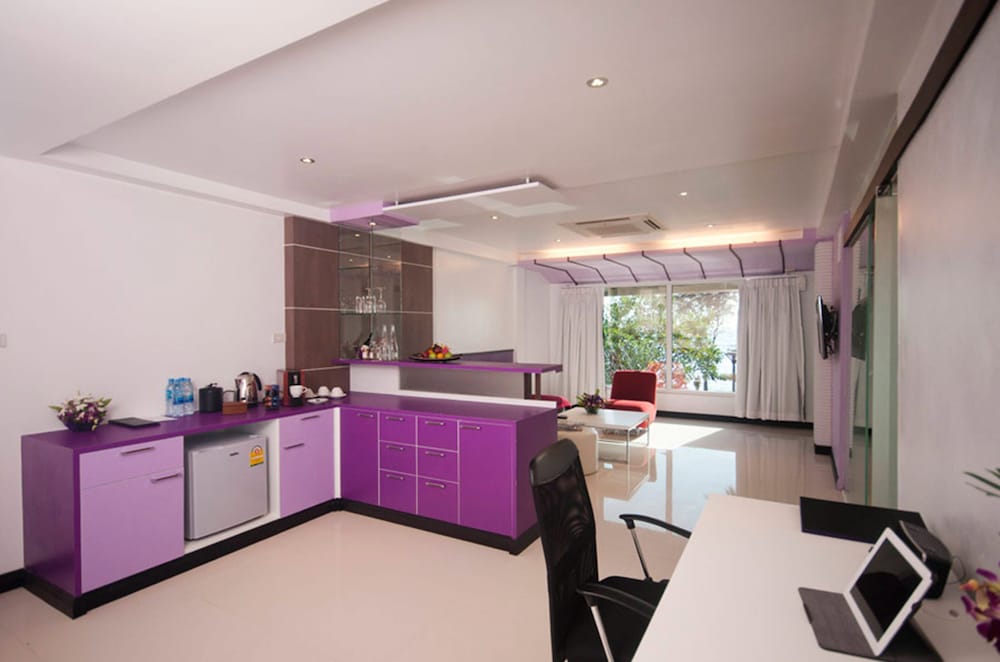 Executive Suite, 2 Bedrooms, Jetted Tub (The L) - Photo 2