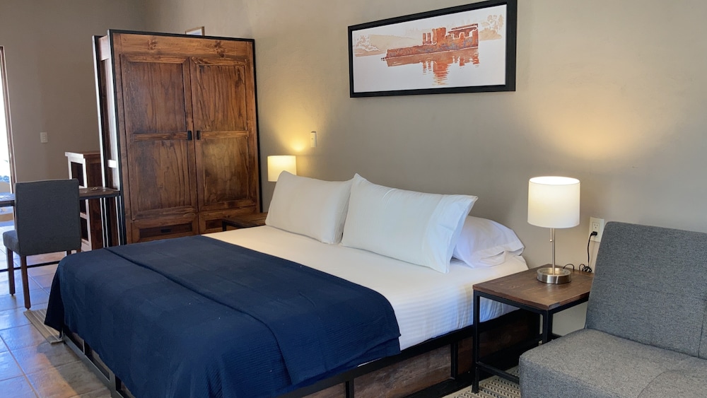 Deluxe Room, 1 King Bed with Sofa bed, Non Smoking, Lake View photo 1