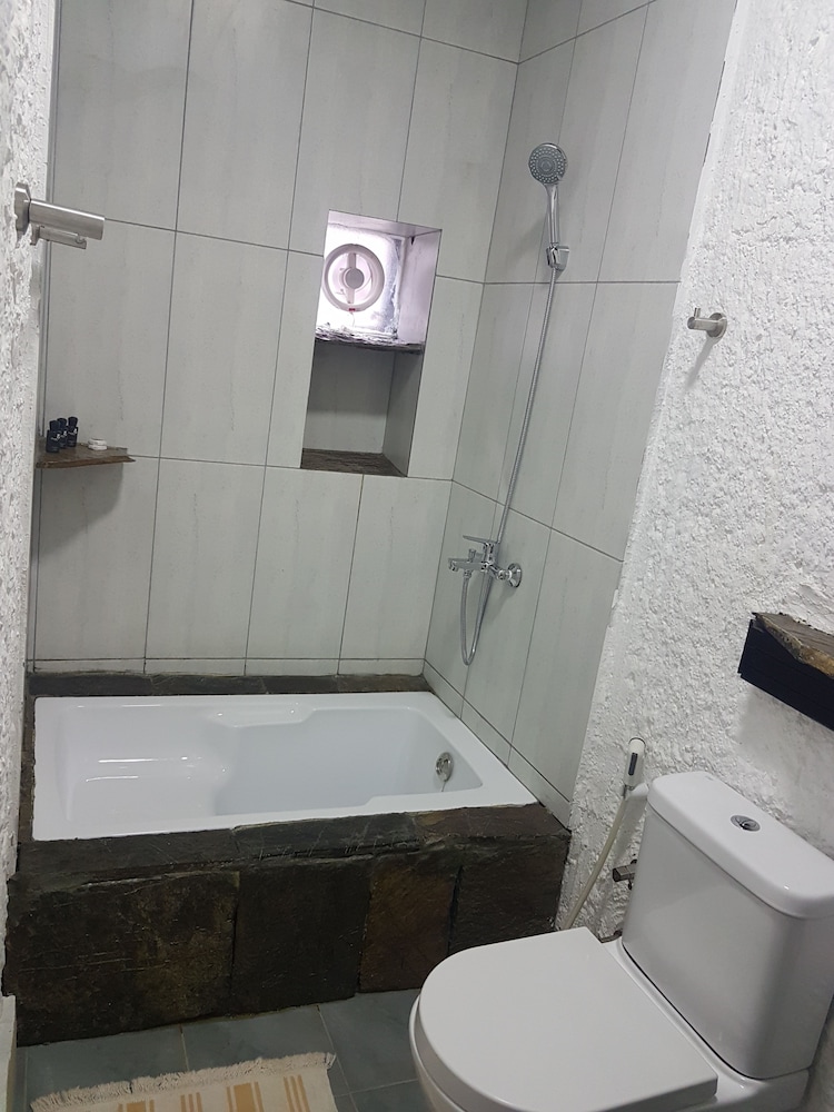 Standard Double or Twin Room - Photo 3