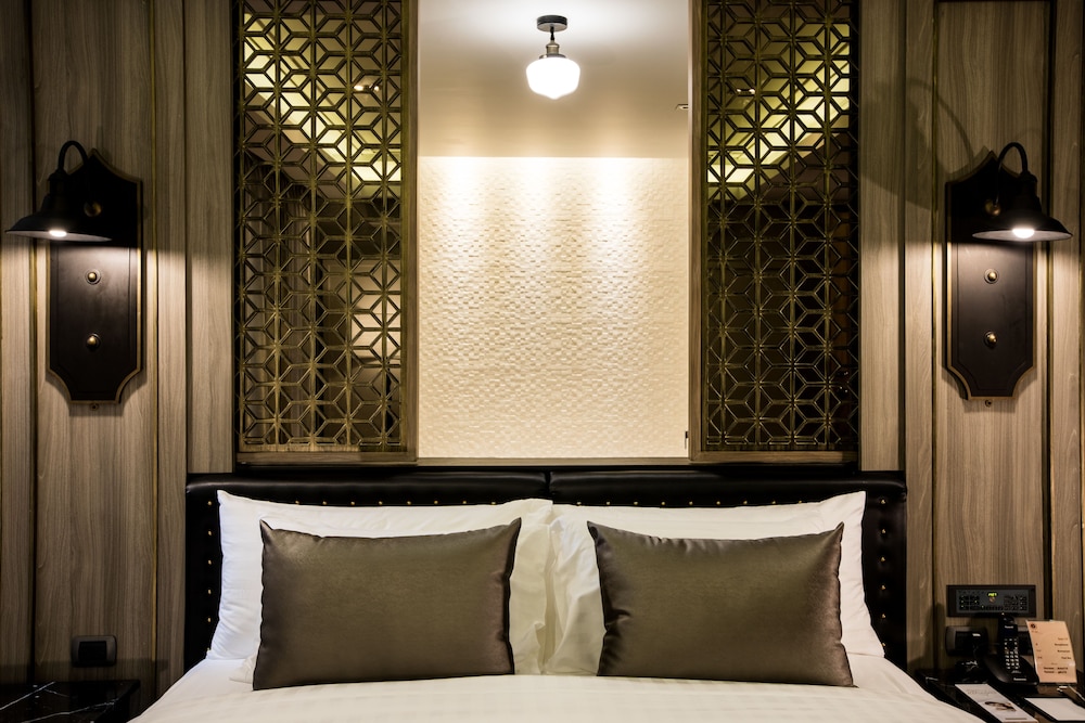 Premier Room thumbnail 6