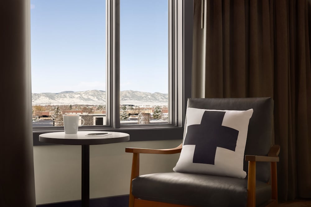 Deluxe Suite, 1 King Bed, Accessible, Non Smoking (Mobility) - Photo 3