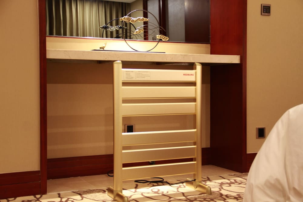 Deluxe Kingbed Room - Photo 2
