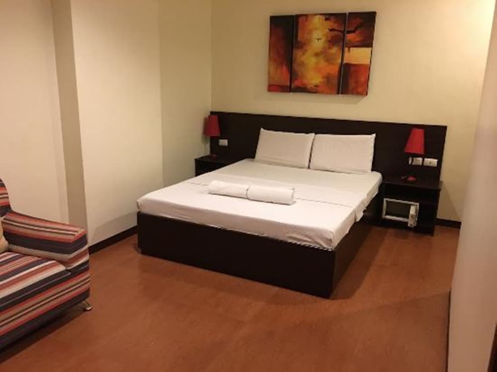 Queen Room photo 1