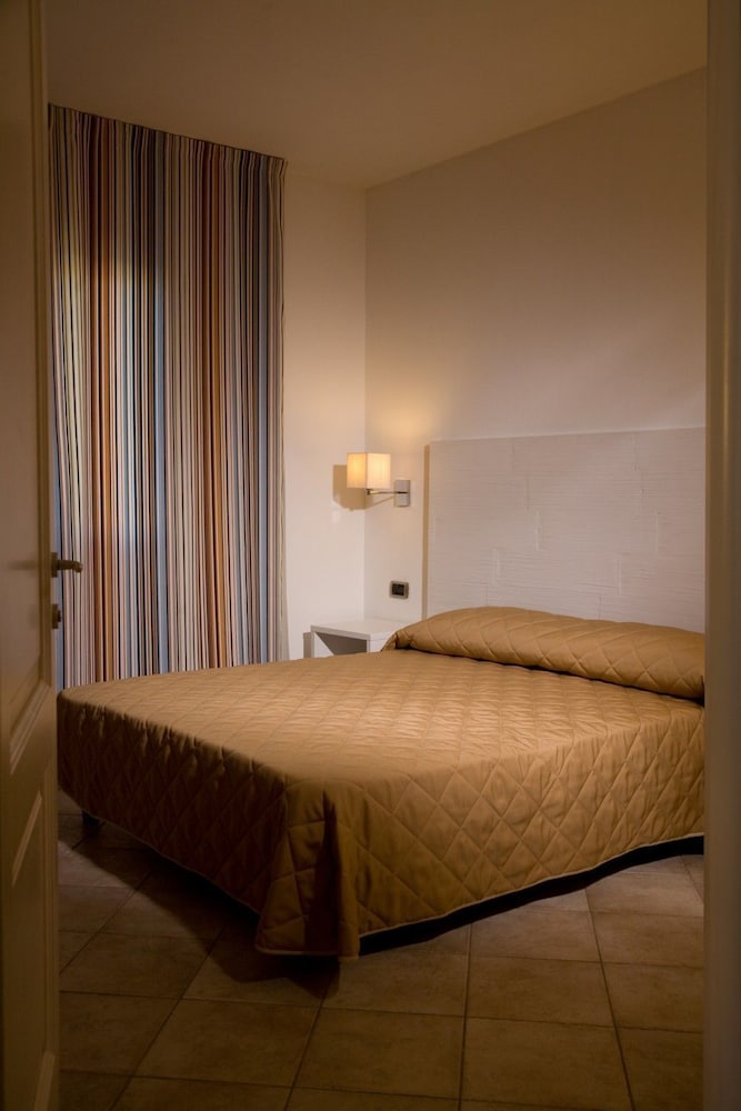 Classic Triple Room - Photo 2