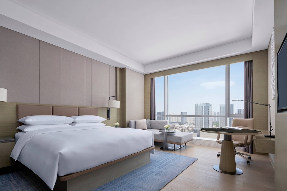 Executive Room, 1 King Bed, City View, Executive Level