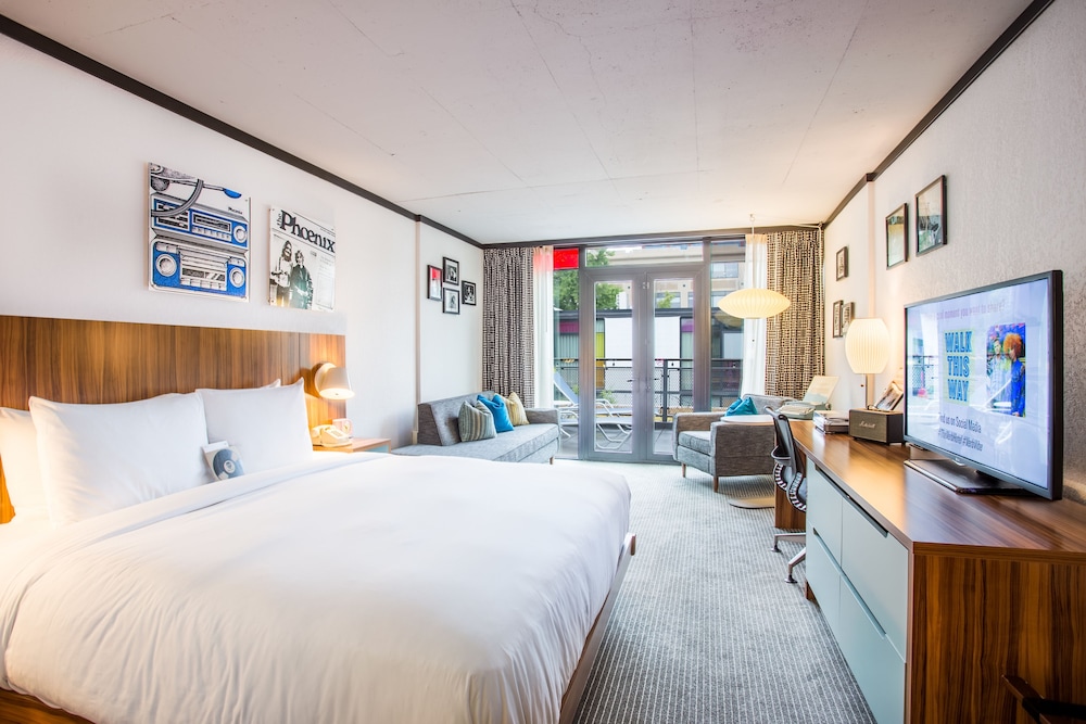 Room, 1 King Bed (Stadium)