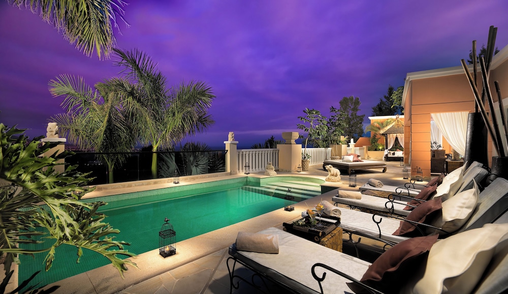 2 bedroom Queen Villa (private heated pool) thumbnail 5