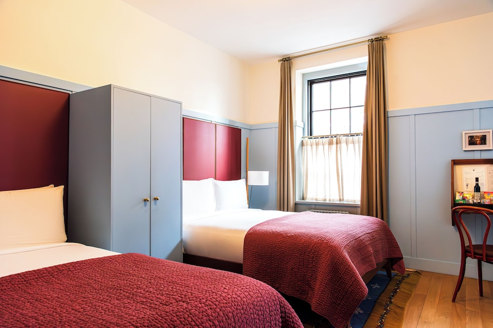 Room, 2 Queen Beds (Wall St)