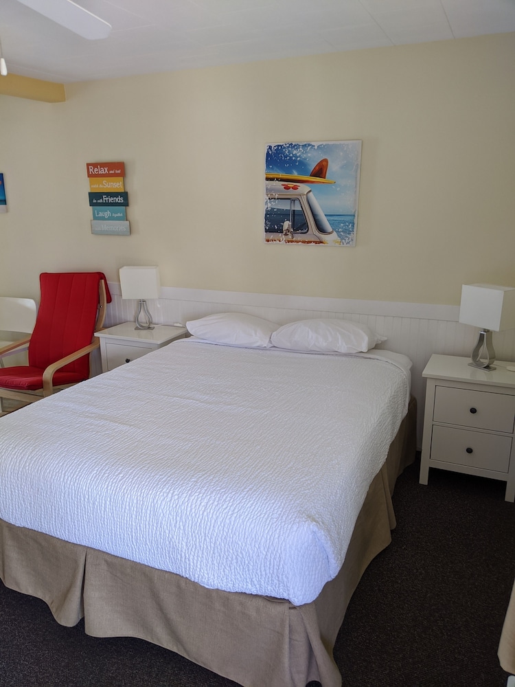 Superior Studio Suite, 1 Queen Bed, Non Smoking, Lake View
