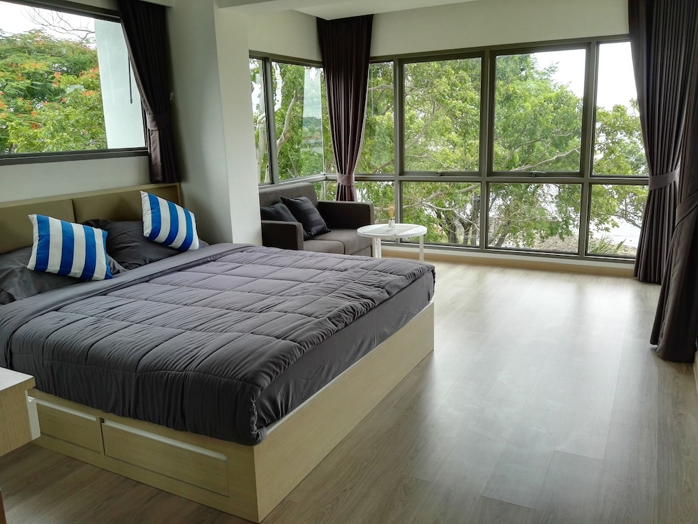 Luxury Beach Front Suites photo 1