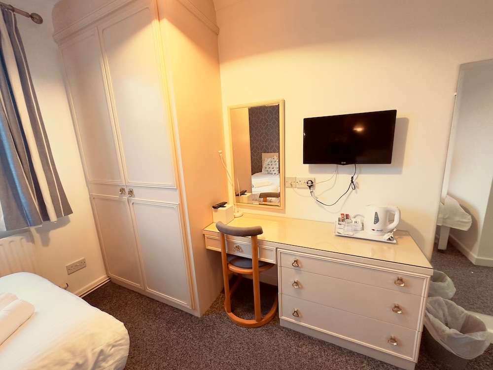 Classic Twin Room, 2 Twin Beds - Photo 6