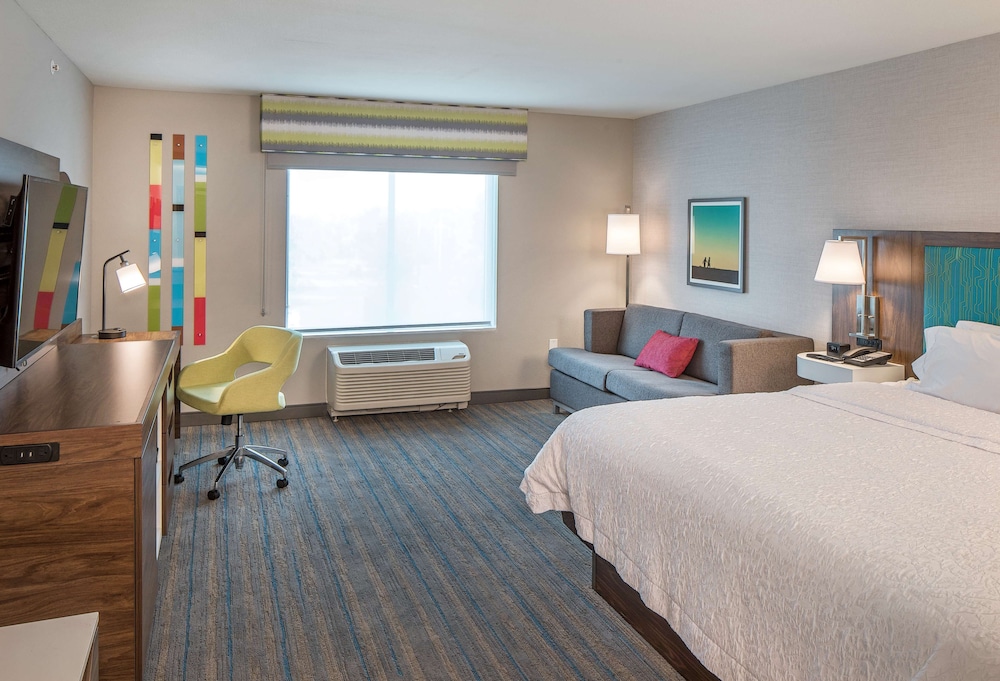 Room, 1 King Bed, Accessible, Bathtub (Mobility & Hearing) - Photo 1