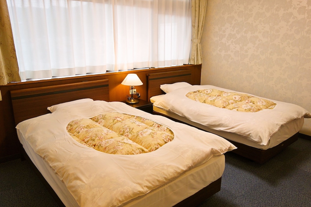 Twin Room - Photo 3