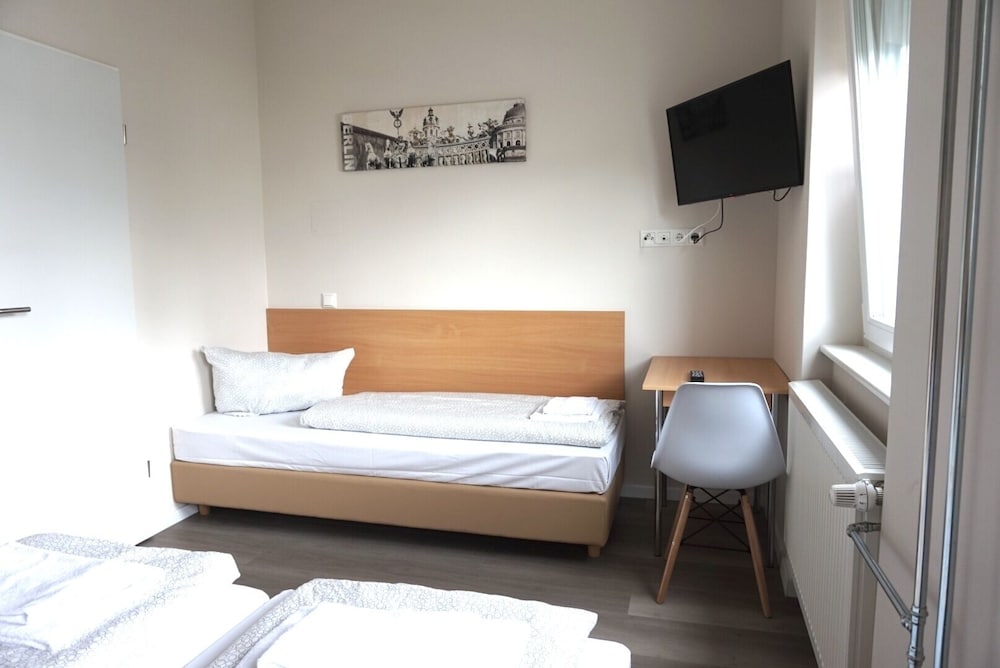 Traditional Apartment, 3 Twin Beds photo 2