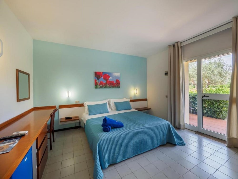 Village Room With Window photo 1