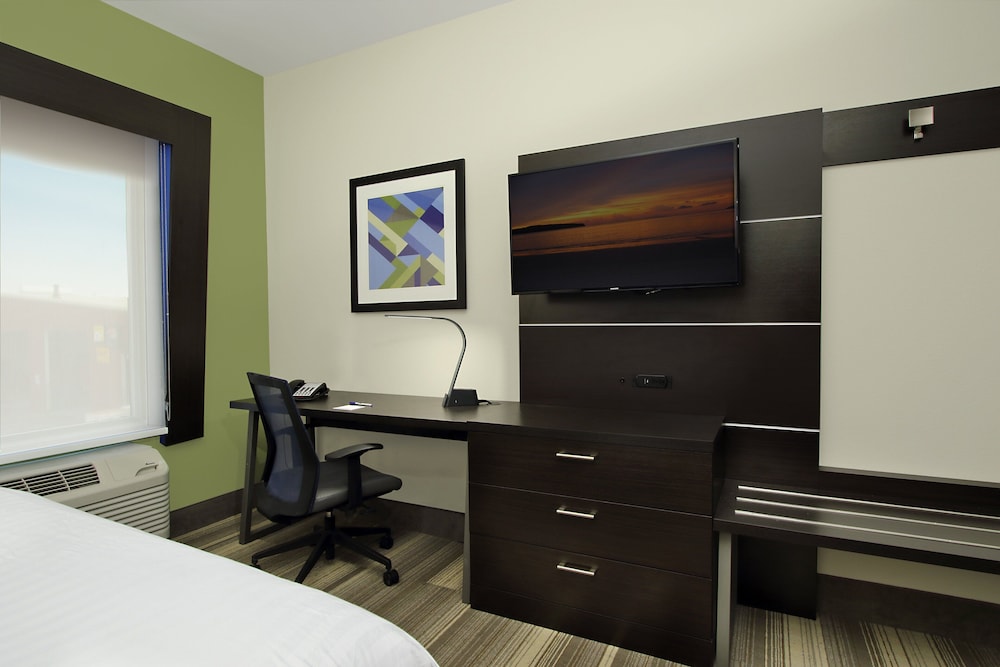 Holiday Inn Express & Suites - Brookshire - Katy Freeway by IHG, Photo 5