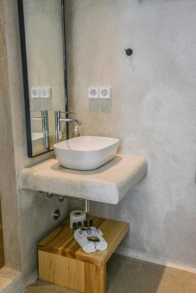 Standard Double Room - Photo 11