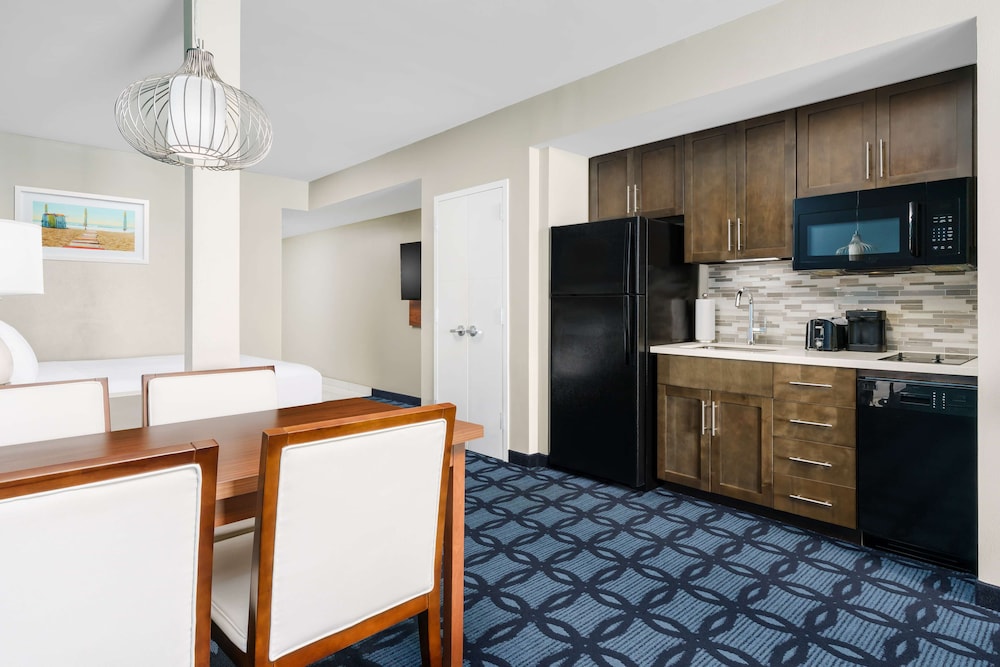 Suite, 1 King Bed, Non Smoking, Oceanfront photo 1