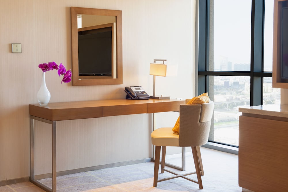 Deluxe King Room- Free Breakfast & Lounge Access photo 2