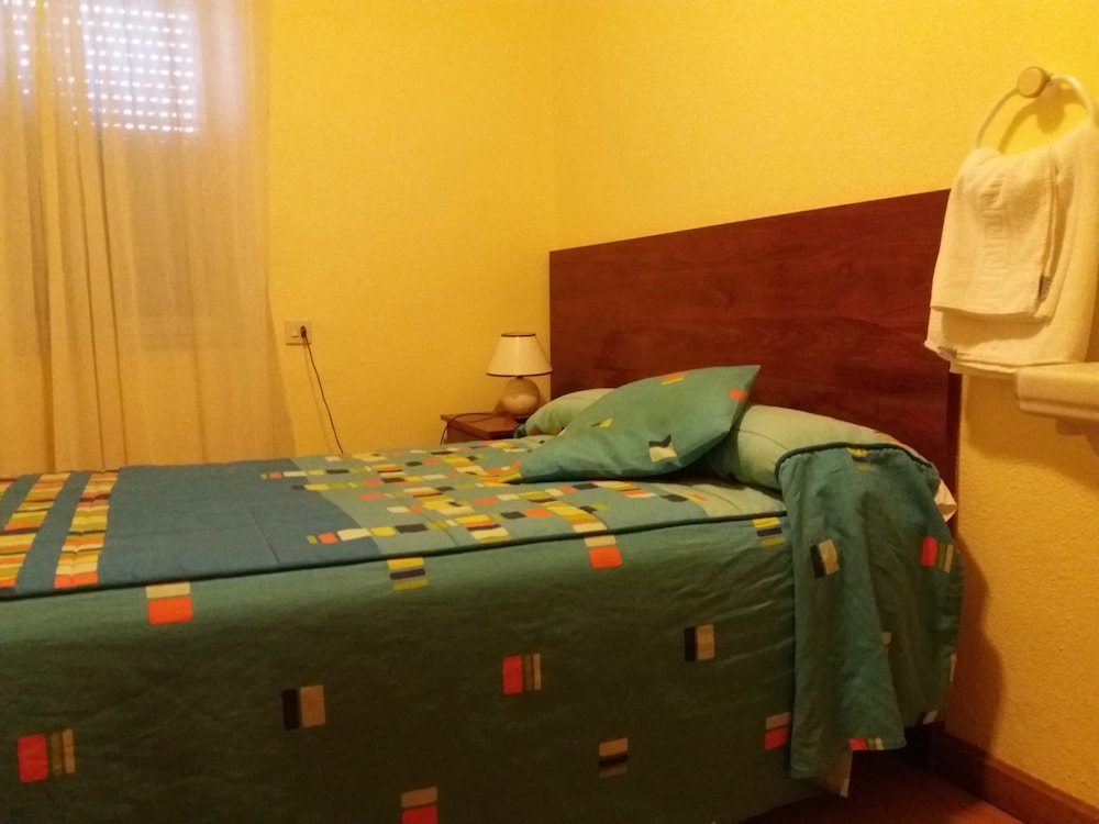 Single Room, Shared Bathroom photo 3