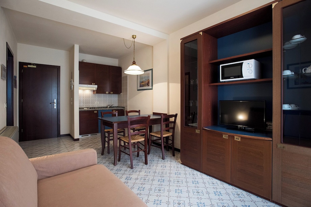 Apartment, 2 Bedrooms, 2 Bathrooms, Partial Sea View photo 2