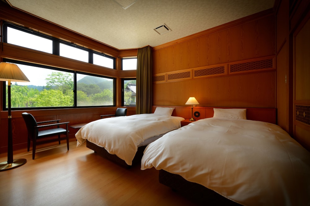 Japanese Western Room (Twin Room + 8 Tatami Mats) photo 2