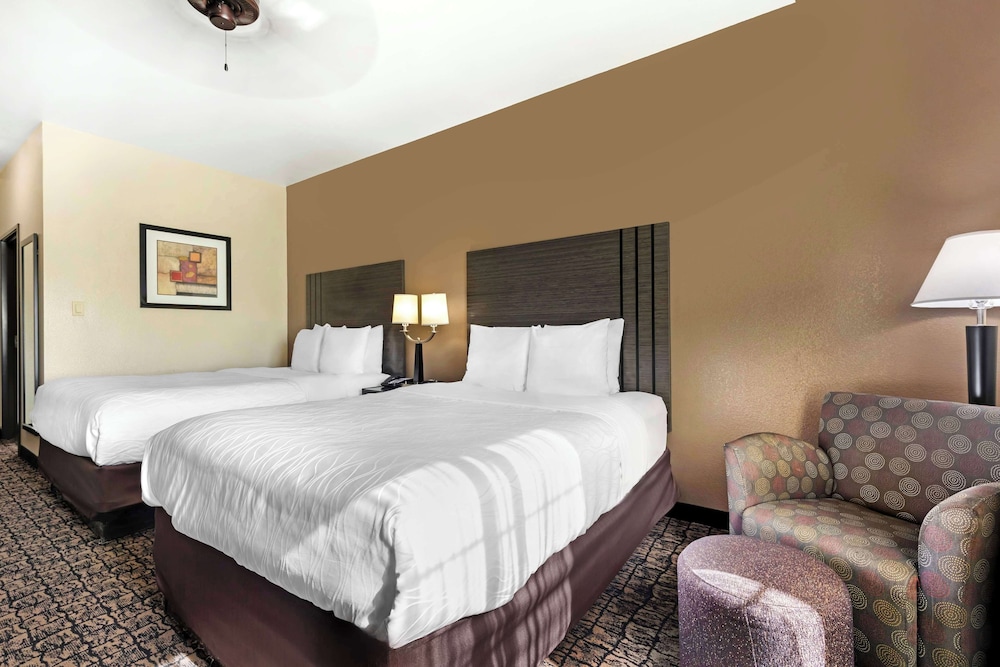 Standard Room, 2 Queen Beds, Non Smoking, Refrigerator & Microwave - Photo 2