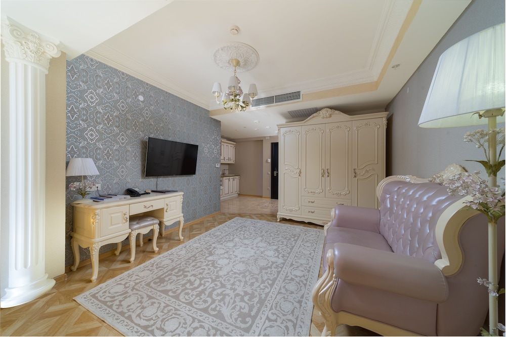 Royal Apartment, Balcony photo 3