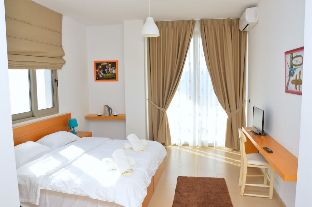 Superior One Bedroom Apartment with Sea View photo 1