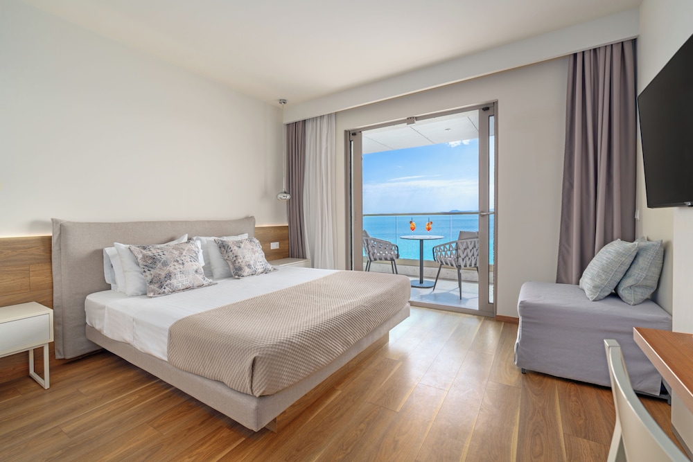 Penthouse Suite, Sea Front