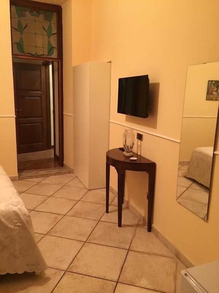 Family Quadruple Room, City View photo 3