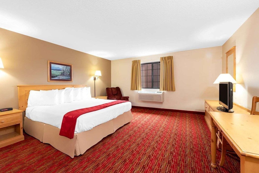 Standard Room, 1 King Bed photo 1