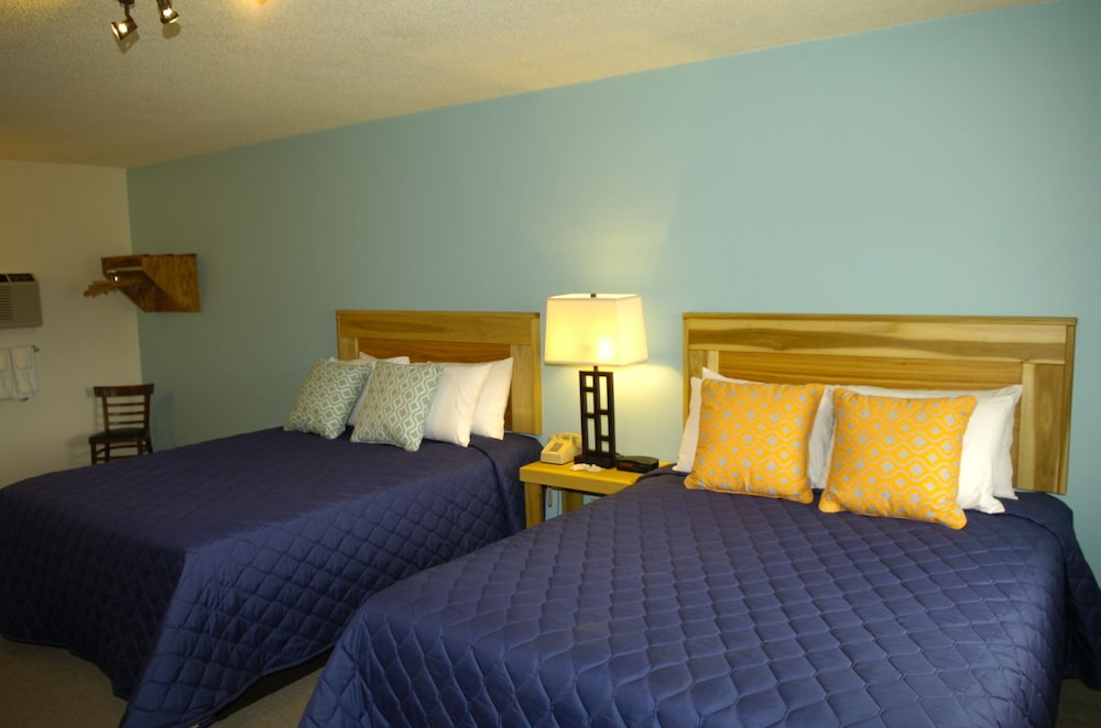 Superior Double Room, 2 Queen Beds, Private Bathroom photo 1