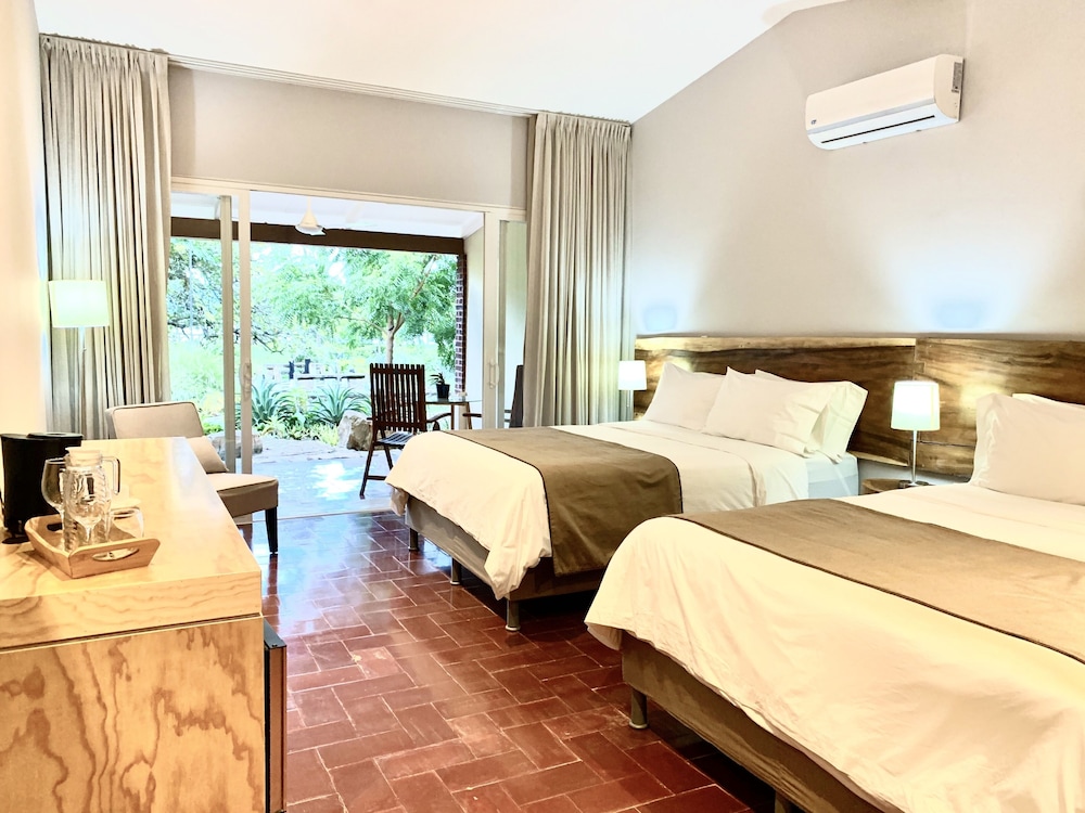 Deluxe Double Room, 2 Queen Beds photo 3