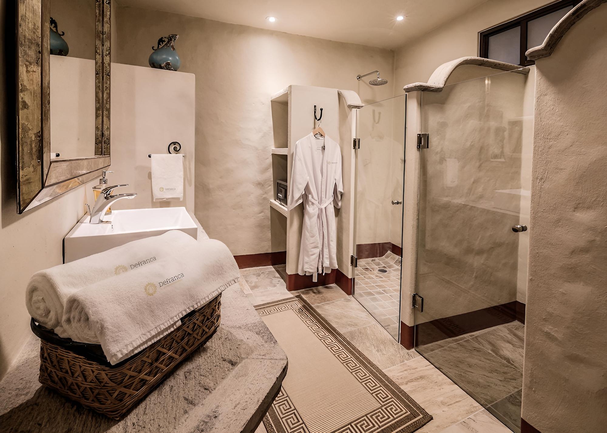 Deluxe Room, 1 King Bed, Hill View photo 1
