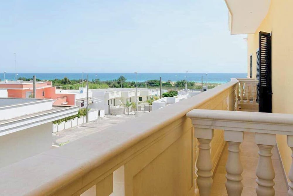 Standard Triple Room, Partial Sea View photo 2