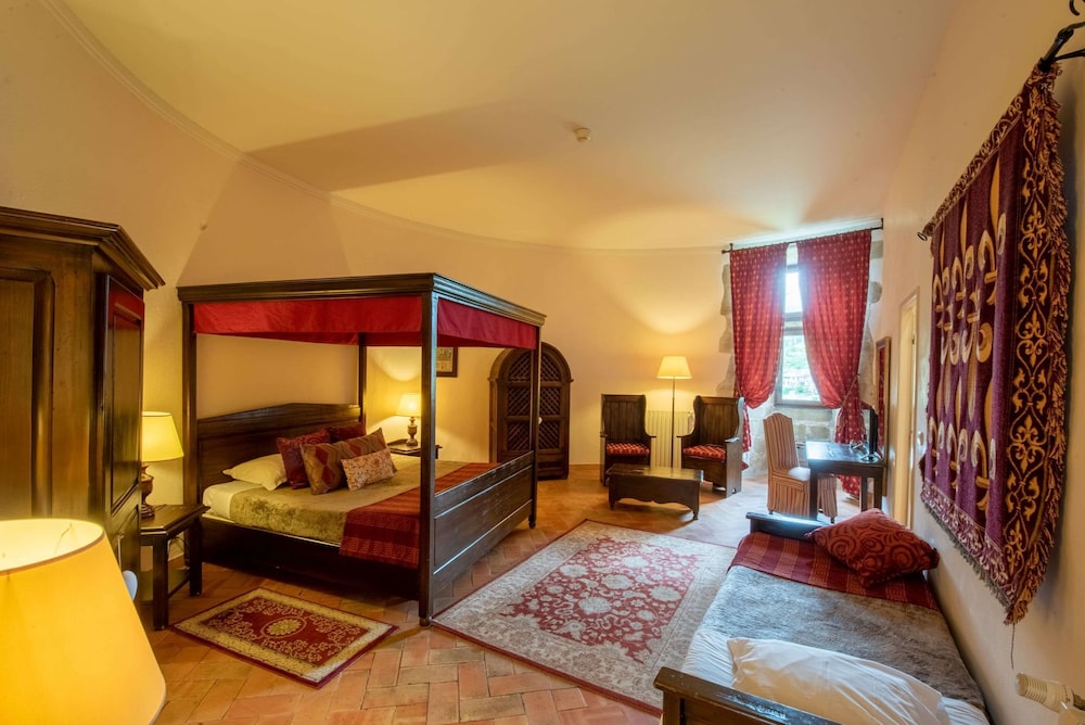 Deluxe Room, 1 King Bed, Non Smoking (Canopy Bed) - Photo 2
