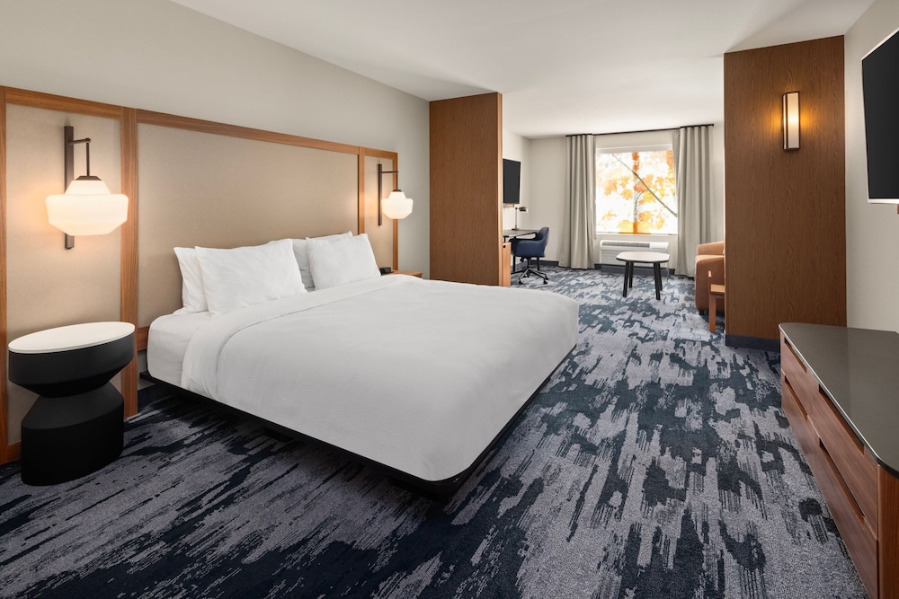 Suite, 1 King Bed - Photo 1