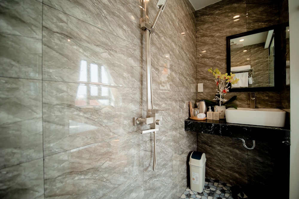Deluxe Room - Photo 6