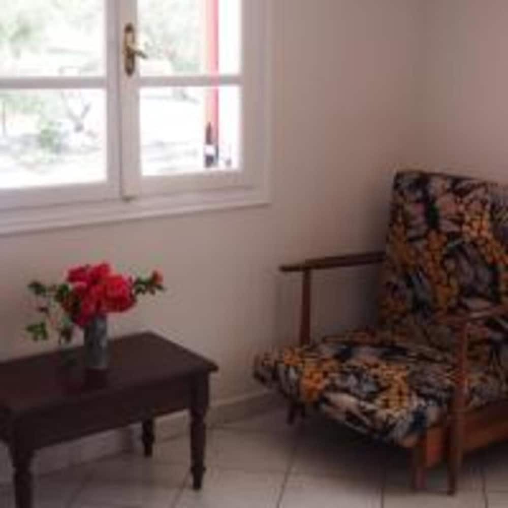 Apartment, Smoking